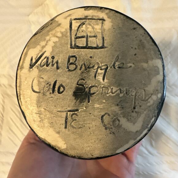 Vintage Van Briggle Rare 8" Black And Navy High Gloss Vase - Picture 5 of 5